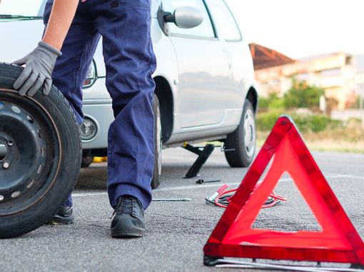 KADIKÖY GENELİ LASTİK YOL YARDIMI (Sadece Mesai Saatleri İçerisinde) HIZIR OTO’dan resmi